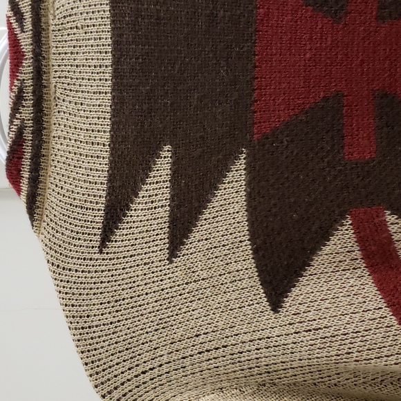 Knit tribal / geo pattern shawl with fringe - Picture 5 of 6